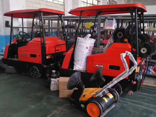 如何選擇一個(gè)好的小型掃地機(jī)品牌