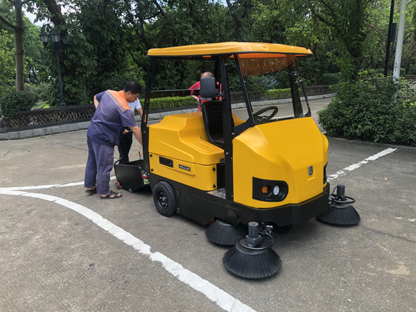 電動(dòng)掃地車