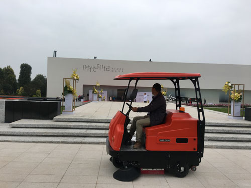 物業(yè)掃地車多少錢