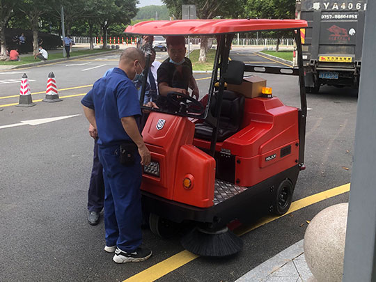 物業(yè)掃地車